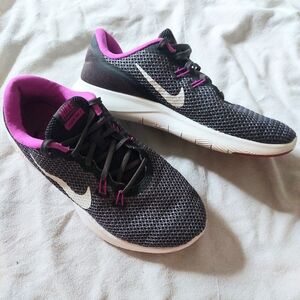 Nike Women's Grey and Pink Training Shoes